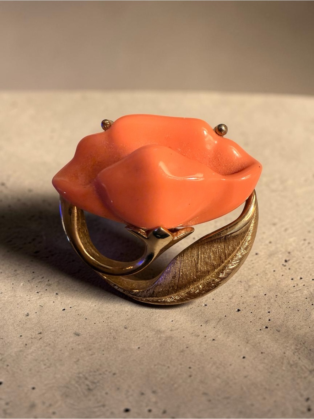 🌺 Vintage AVON Coral Lucite & Gold-Tone Statement Brooch Signed